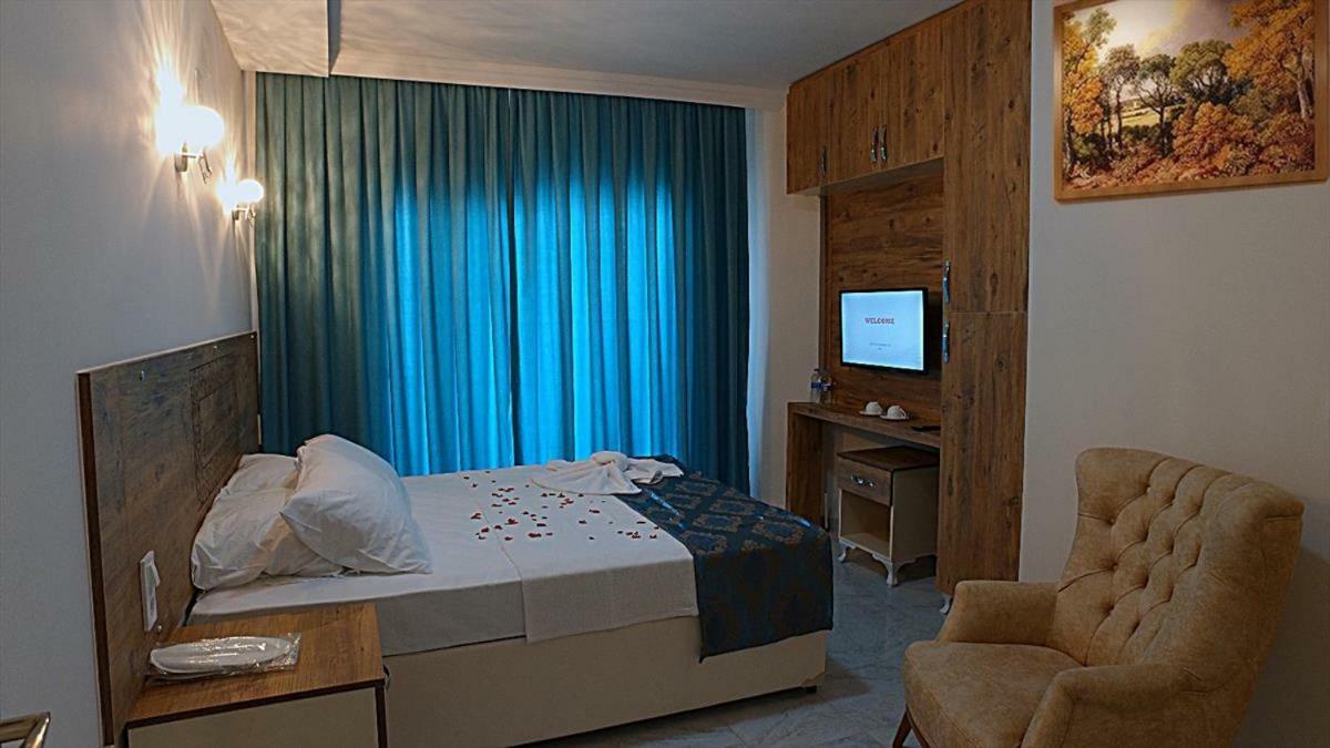 Grand Tas Otel Mut Esterno foto