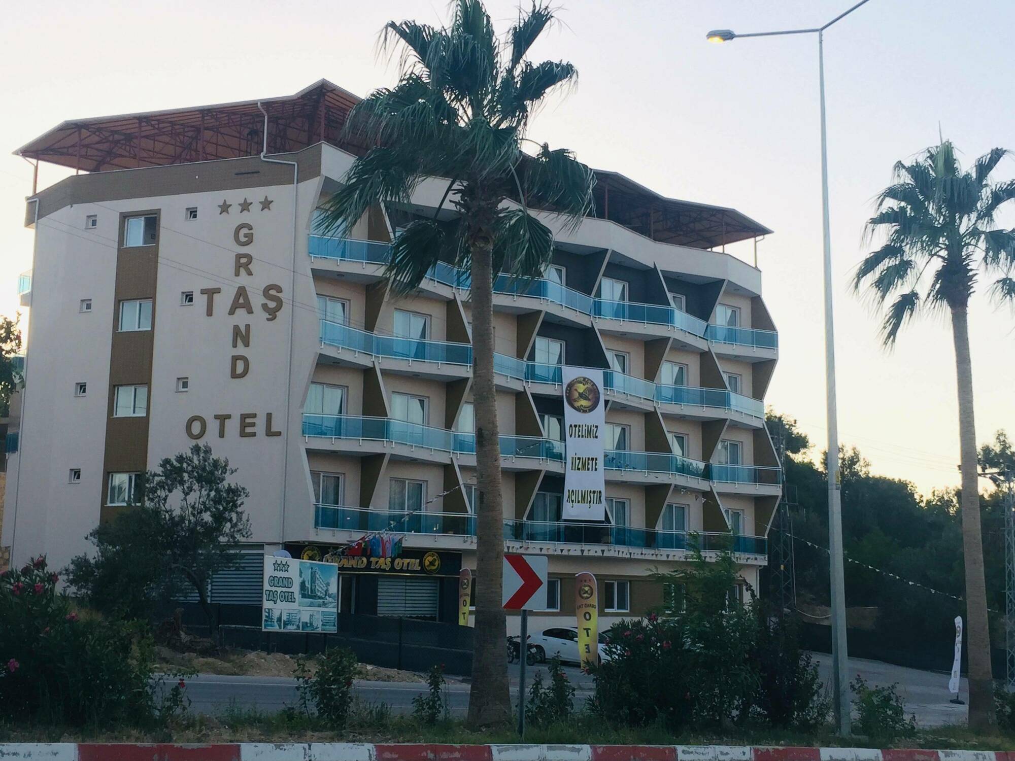 Grand Tas Otel Mut Esterno foto