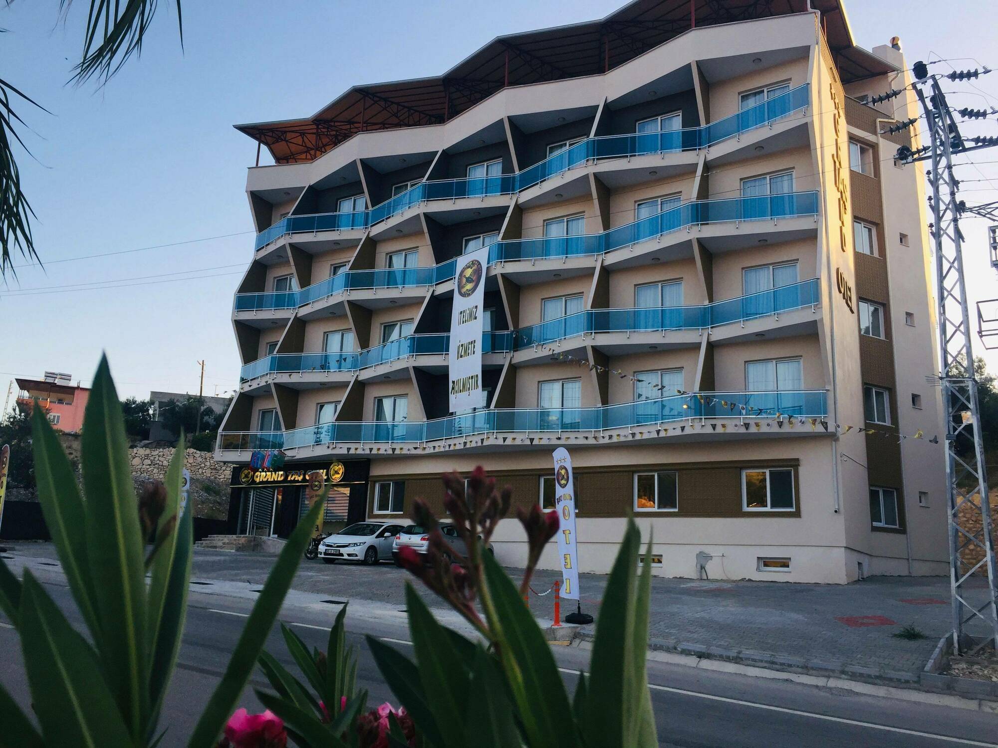 Grand Tas Otel Mut Esterno foto