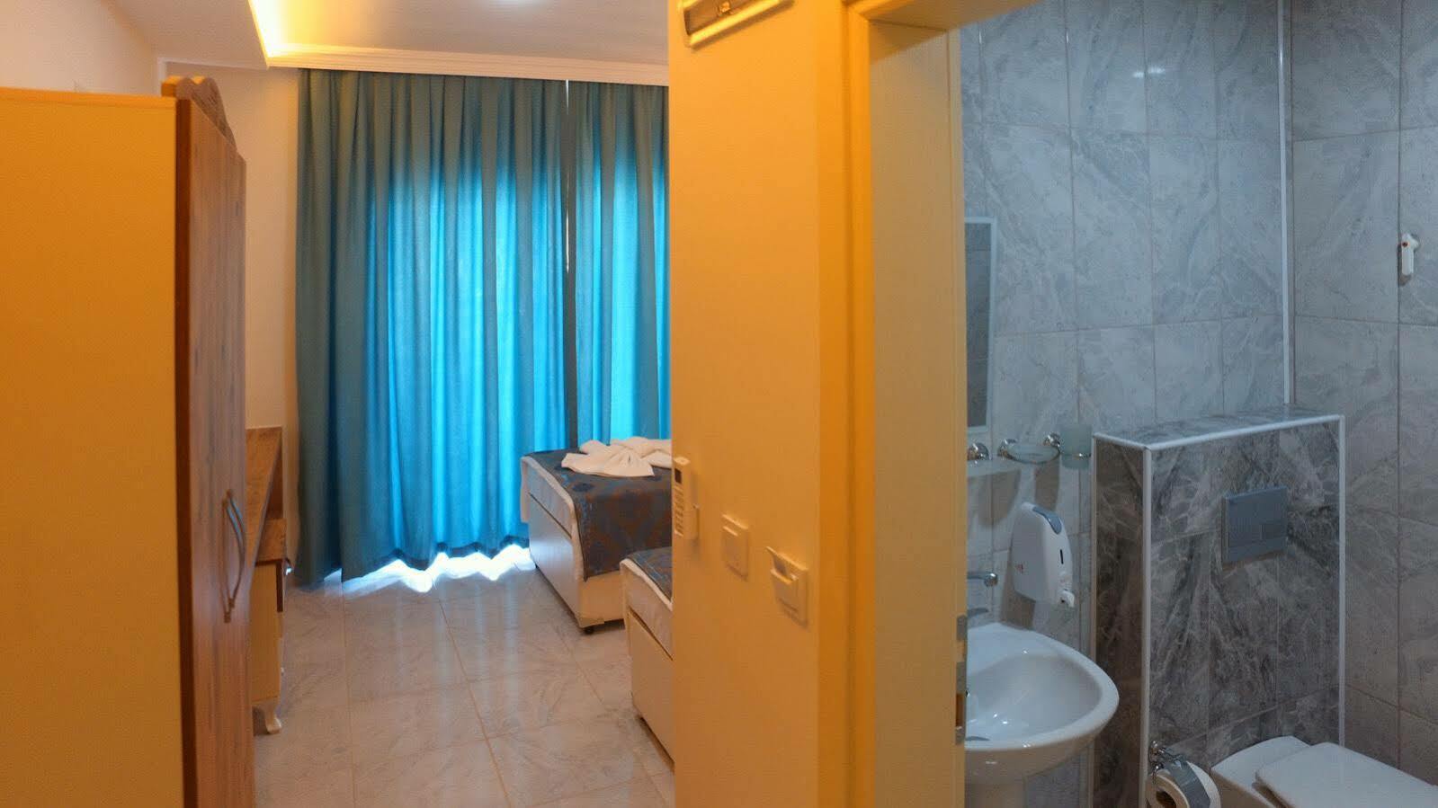 Grand Tas Otel Mut Esterno foto