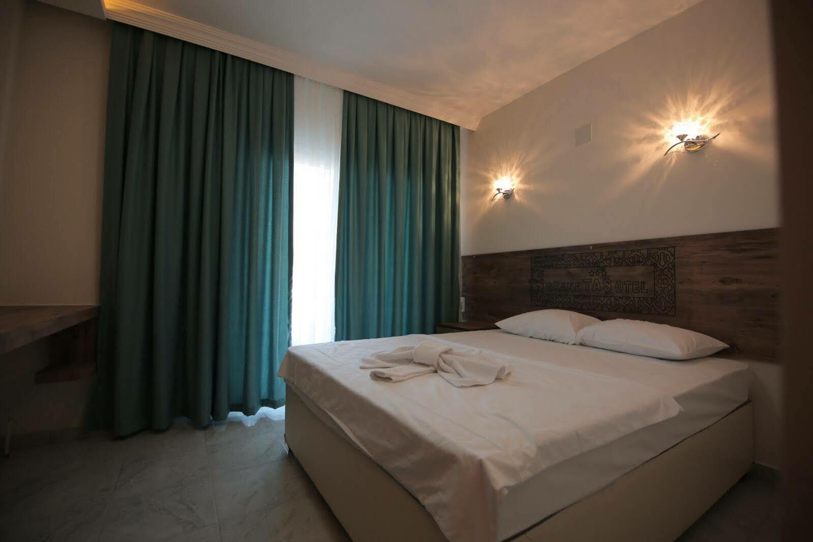 Grand Tas Otel Mut Esterno foto
