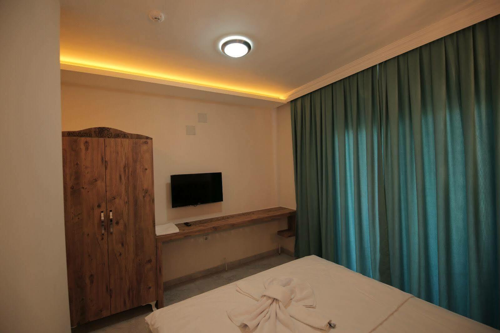 Grand Tas Otel Mut Esterno foto