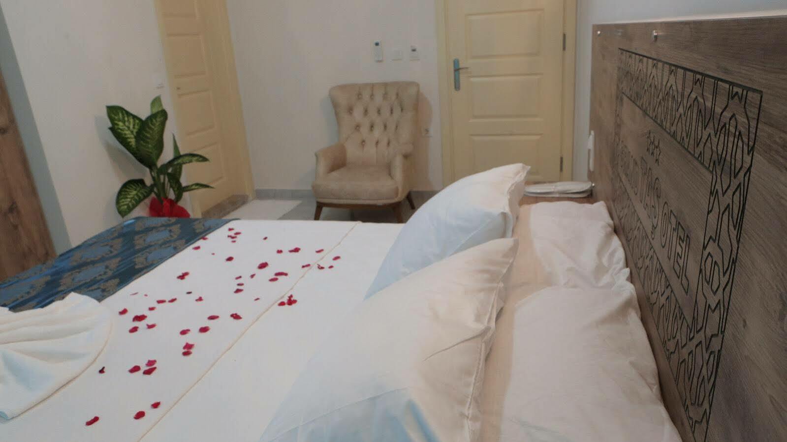 Grand Tas Otel Mut Esterno foto